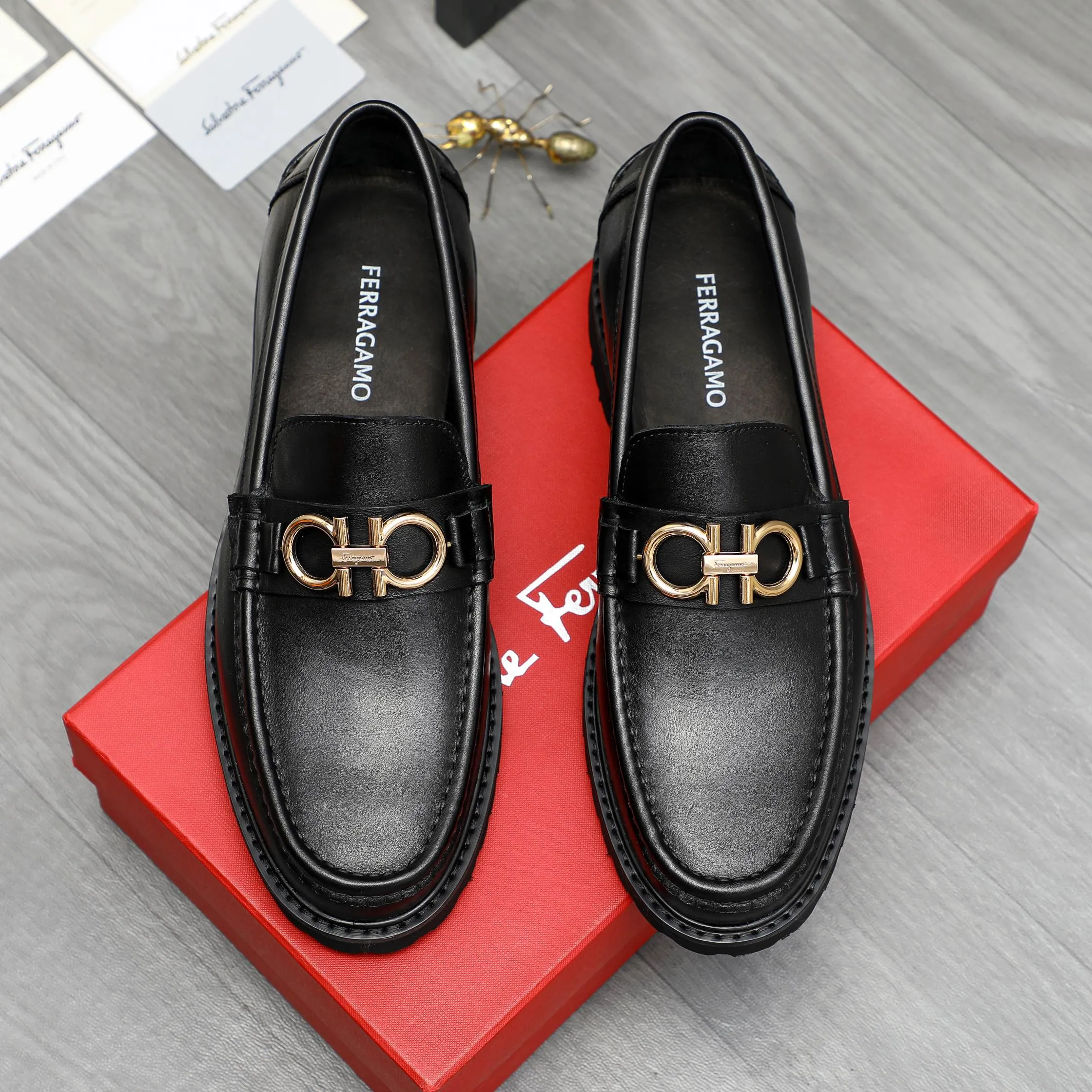 Men's shoes 💰442 Product trademark: Ferragamo "Ferragamo" business formal leather shoes Regular size: 38-46 (45.46 custom-made and non-refundable) Product materials: Selected high-quality cowhide upper, cowhide lining, non-slip rubber outsole